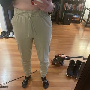 Lululemon leggings size 4 beige